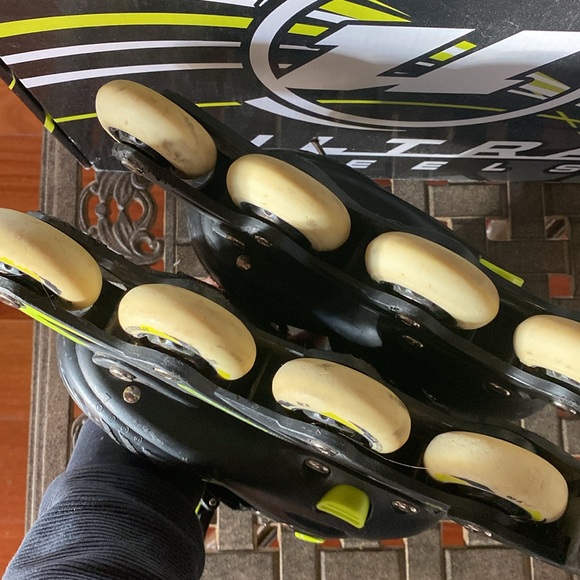 Roller Blades, In-Line Skates - Size 1-4 adjustable - Picture 4 of 8